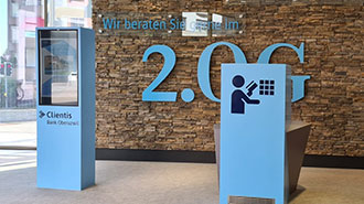 Clientis Bank Oberuzwil - Bancomatschalter in Blau