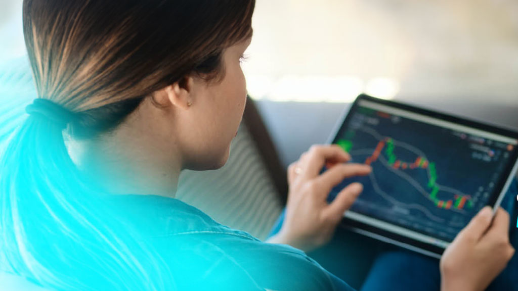 Jugendliche an Laptop